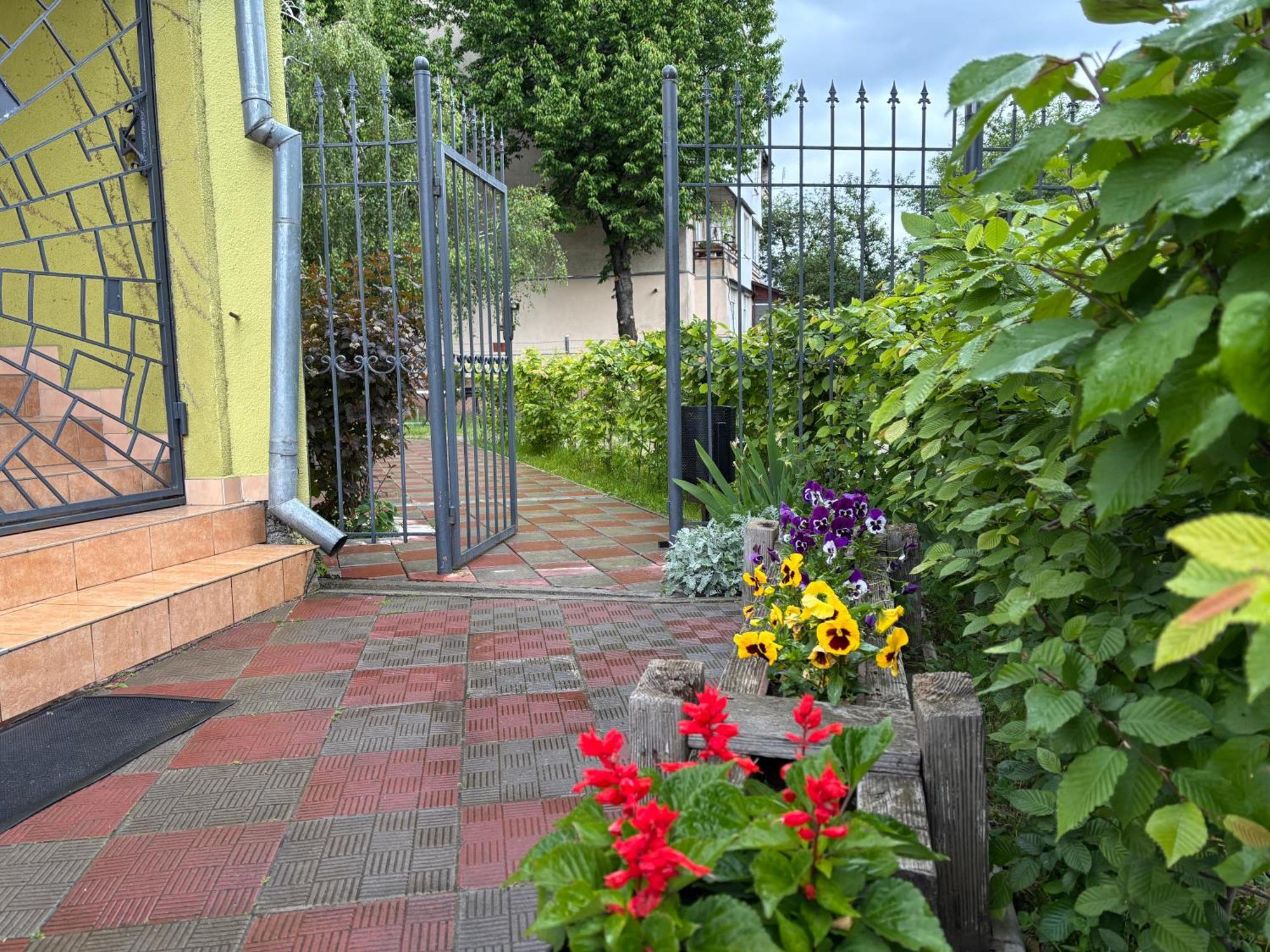 Apartamento Авіа Úzhgorod Exterior foto